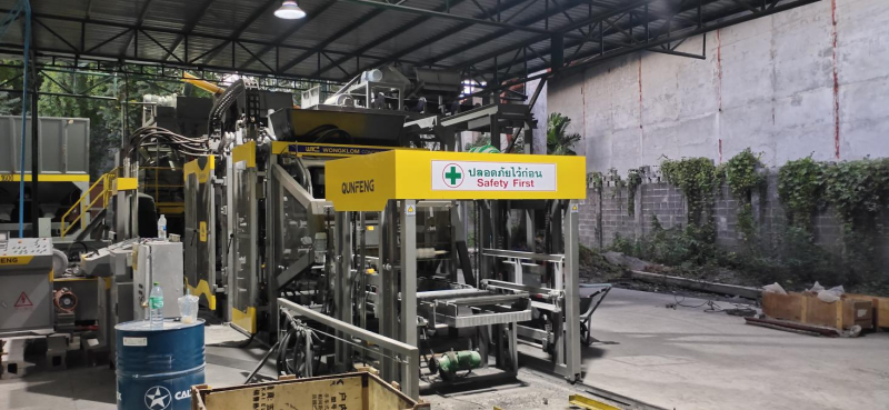 the QM1200 block machine of the ultra-thin and high-end brick production line in Thailand থাইল্যান্ডের আল্ট্রা-থিন এবং হাই-এন্ড ইট উত্পাদন লাইনের কিউএম 1200 ব্লক মেশিন