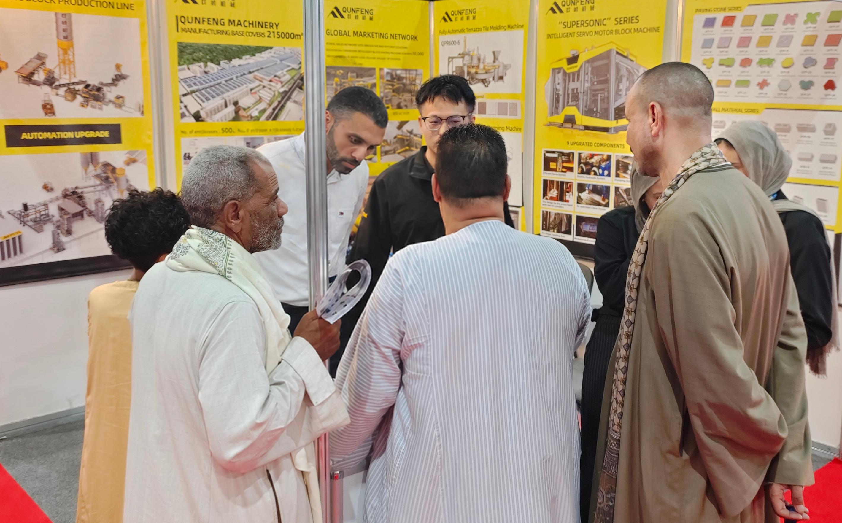 Qunfeng Machinery is highly popular among business delegations from the Middle East. কুনফেং মেশিনারি মধ্যপ্রাচ্যের ব্যবসায়িক প্রতিনিধিদের মধ্যে অত্যন্ত জনপ্রিয়।