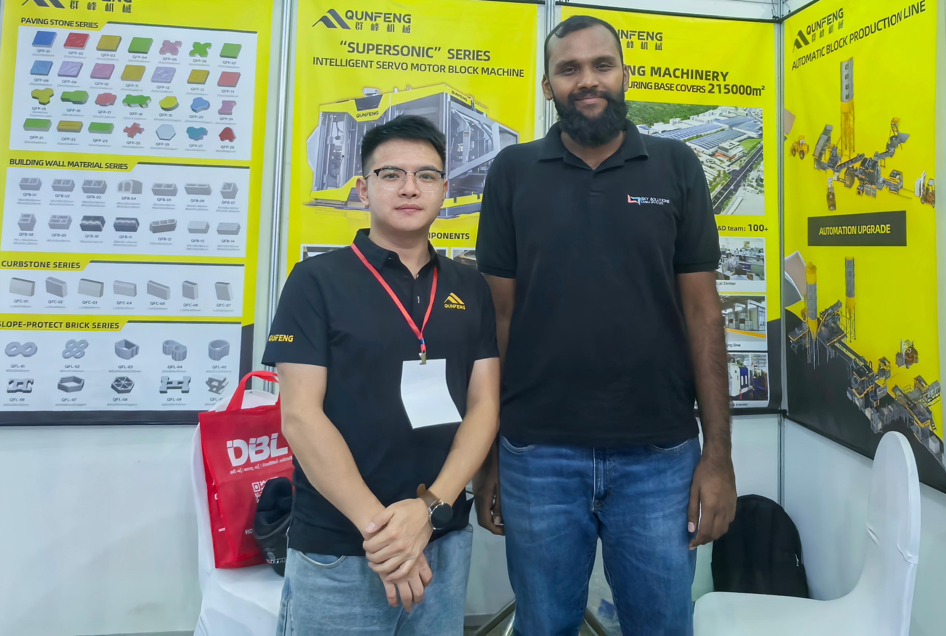 After learning more about the company, a client from Sri Lanka chose to partner with Qunfeng Machinery. কোম্পানি সম্পর্কে আরও জানার পর, শ্রীলঙ্কার একজন ক্লায়েন্ট কুনফেং মেশিনারির সাথে অংশীদারিত্ব বেছে নিয়েছে।