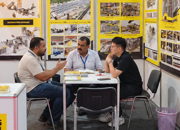 Long-standing Middle Eastern client makes a repeat purchase of Qunfeng Machinery’s block-making equipment. দীর্ঘস্থায়ী মধ্যপ্রাচ্যের ক্লায়েন্ট কুনফেং মেশিনারির ব্লক তৈরির সরঞ্জামের পুনরাবৃত্তি ক্রয় করে।