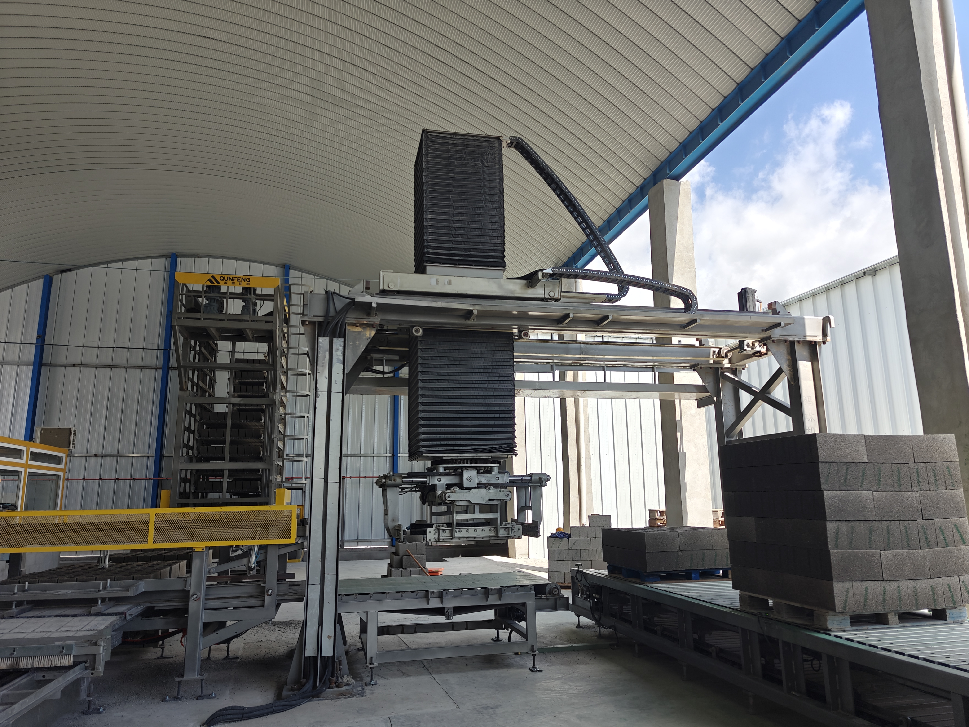 গুয়াতেমালায় স্বয়ংক্রিয় উৎপাদন লাইনের উচ্চ-স্তরের সার্ভো কিউবিং এবং প্যালেটাইজিং সিস্টেম