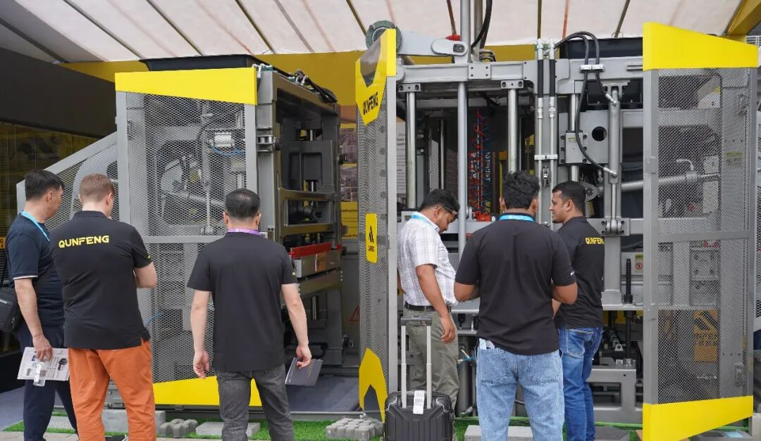 139তম ক্যান্টন ফেয়ারে বিশ্বব্যাপী দর্শকরা কুনফেং ব্লক তৈরির মেশিন সলিউশন অন্বেষণ করছেন