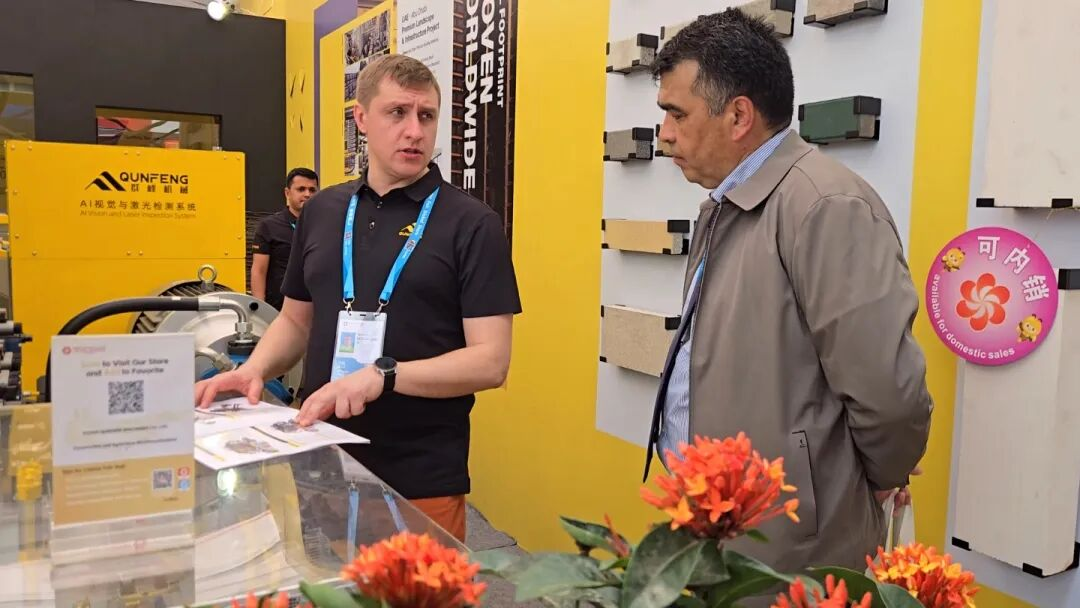 রাশিয়ান গ্রাহক Qunfeng অত্যন্ত দক্ষ কংক্রিট ব্লক উত্পাদন লাইন অন্বেষণ