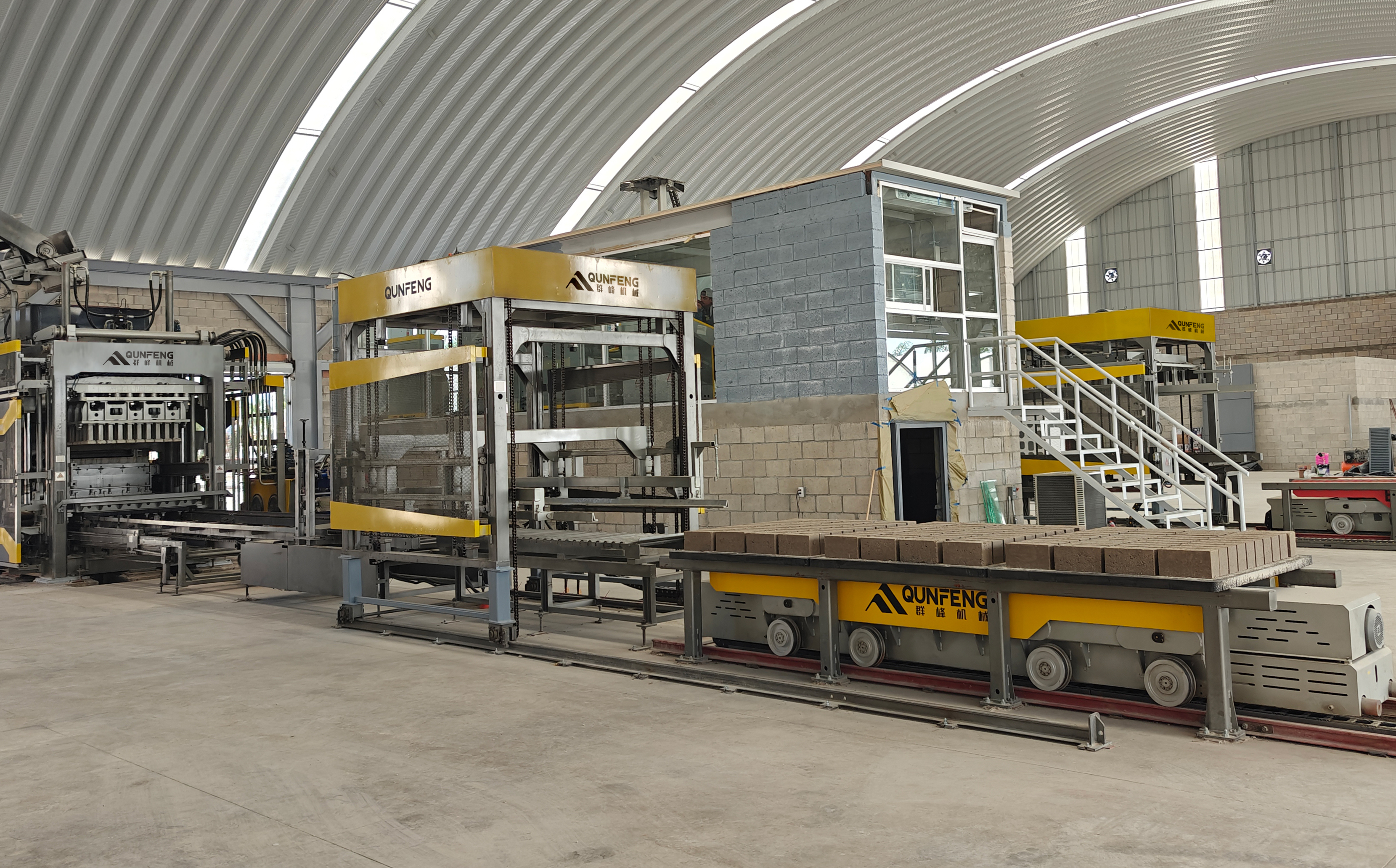 কুনফেং উন্নত কংক্রিট ইট মেশিন আন্তর্জাতিক বাজারে উপস্থাপিত